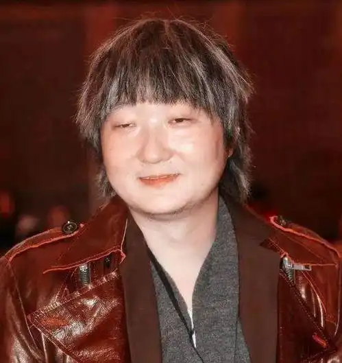 40岁董洁素颜买菜,面黄憔悴似大妈,出轨8年衰老太快