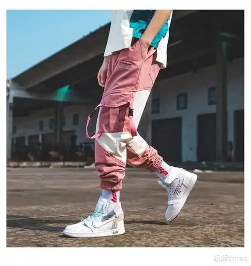 穿粉色娘看看吴亦凡这样穿,女网友爱粉色的男生果然都帅哥