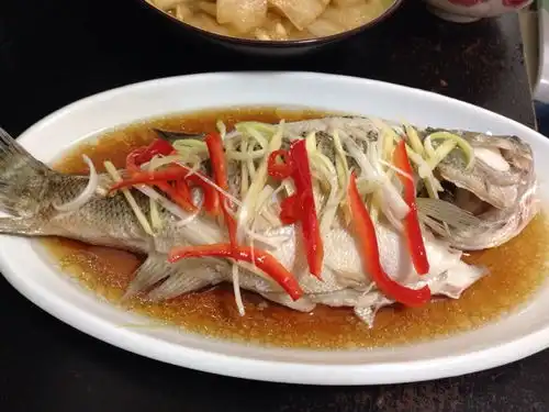 蒸笼里的味道清蒸鲈鱼