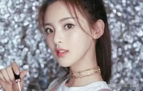 跑男火箭少女杨超越自我介绍时,谁注意过邓超的表情
