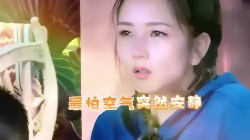 蔡少芬女儿对着饭菜打喷嚏,而一旁何洁的反应让人意外