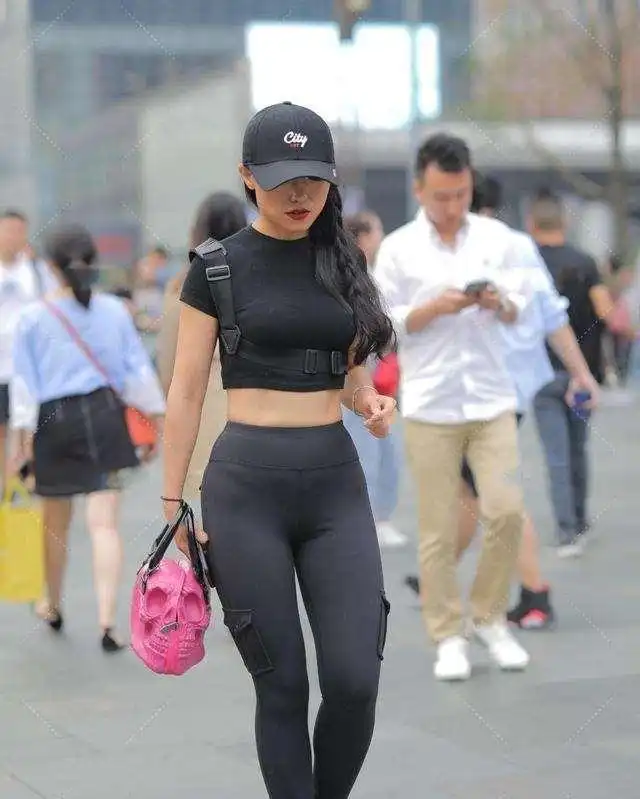 瑜伽裤成为时尚新潮流,衬托优雅的曼妙身姿,轻松凸显高级范
