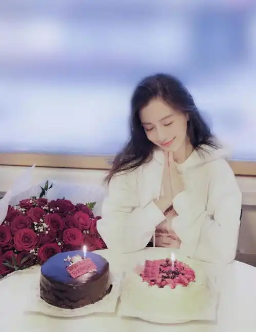 杨颖遇上张子枫,同穿连帽卫衣,辣妈竟不输少女