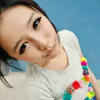 姐妹皮肤有字一左一右拽点的图片上面最好有敏和玲的