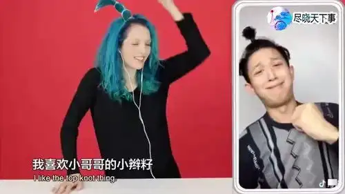 老外看中国人的换装视频,这表情样子真是每一帧都能做个表情包