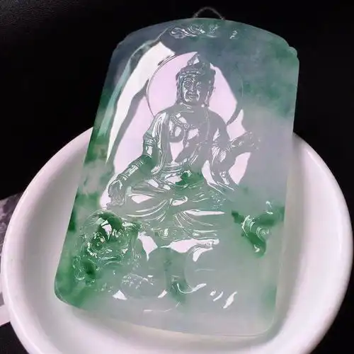 翡翠观音该怎么挑选翡翠观音上这几个特点你有注意到吗