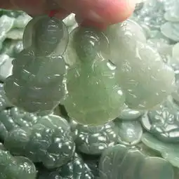 a货老坑绿水翡翠观音挂坠中号帮忙鉴定一下