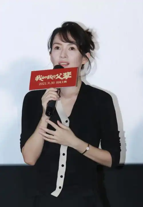 章子怡出席父辈首映礼再戴刻有女儿醒醒名字的项链