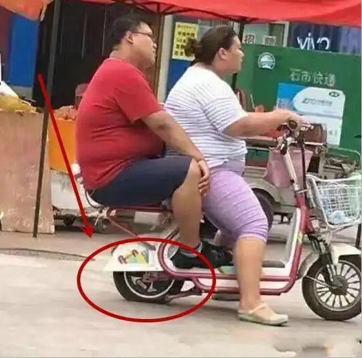 妹子真是厉害了,睡觉也不忘练功,实在是佩服你这样睡姿