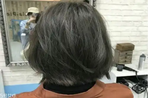 青灰色是什么颜色头发青灰色头发图片