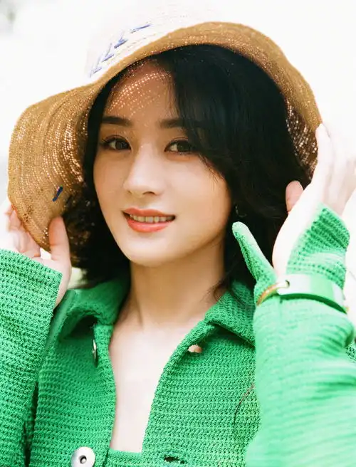 赵丽颖初夏大片绿色套装清新优雅