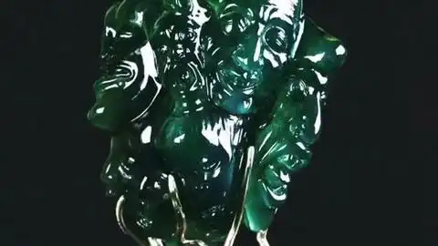 不知道做什么题材,那就来个翡翠随型吊坠吧