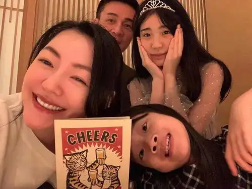 小s催促16岁的女儿赶紧谈恋爱,奇葩恋爱观引起网友吐槽