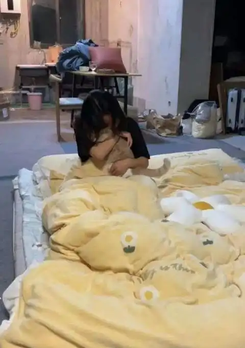 泰州30岁女孩收房后住毛坯,成网红后获赞助,装修只出人工费.