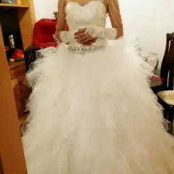 二手羽毛蓬蓬婚纱