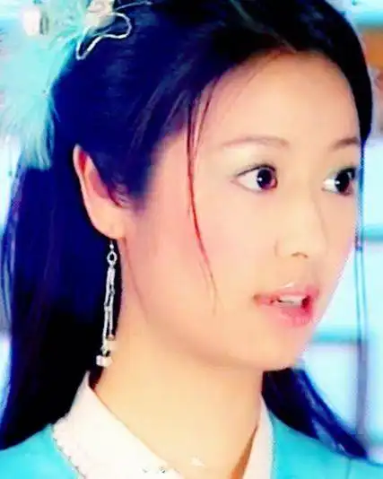古装蓝衣美人,躲过了香妃,躲过李若彤,躲过了白浅,却躲不了她