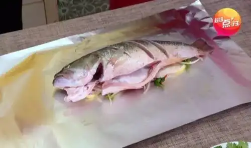 宅家学大菜丨学会这道烤鲈鱼,我保证,你原来吃的烤鱼都弱爆了