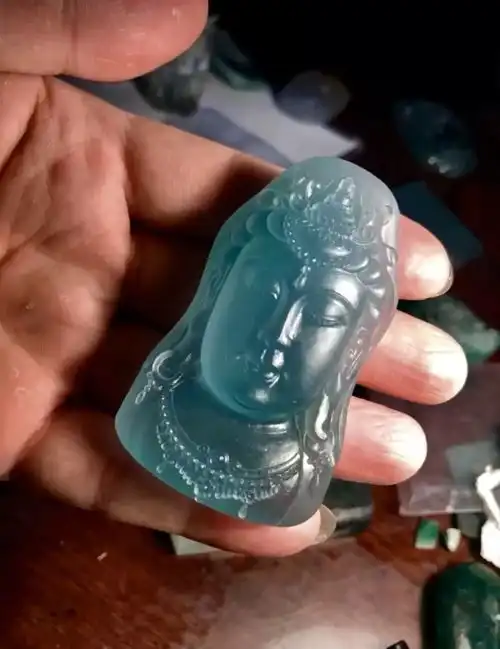 冰蓝底翡翠片料,雕刻观音头像,没想到起货效果太惊讶了