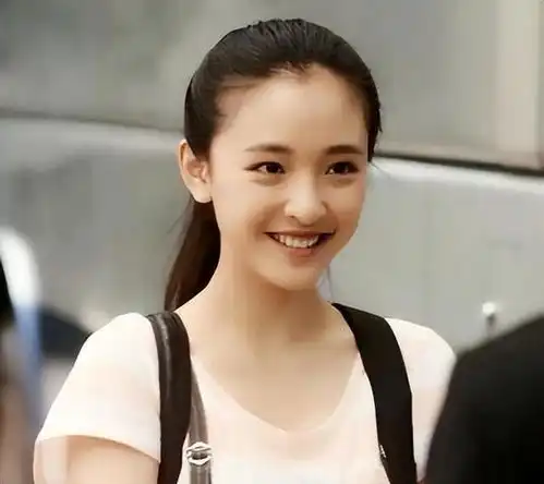 离婚2年,吴倩一个人赚钱养女儿节俭,一顿饭花307元吃剩的还打包