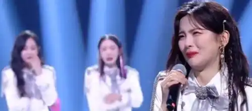 杨超越大哭忘记表情管理时,孟美岐说了一句话,却被导演消音处理