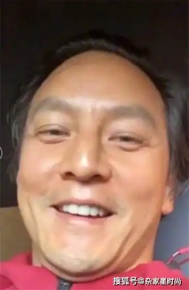 45岁吴彦祖近照曝光面部老态,发际线后移,竟然撞脸苏大强