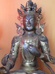 爷爷辈传下来的铜鎏金佛像,头顶是葫芦装饰,三只眼睛,请大师给指点下,这是什么佛
