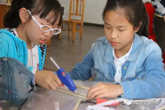 实验小学六年级4班5班开展户外活动