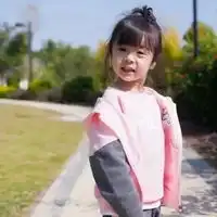 哈琳可爱头像红色衣服哈琳穿红色衣服的头像