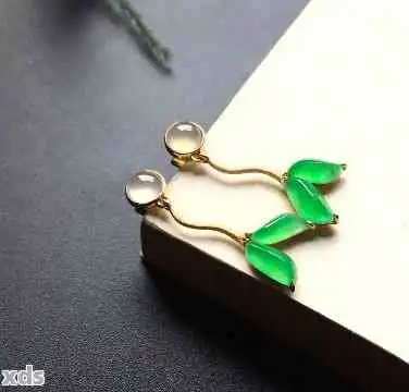 翡翠镶嵌随形设计吊坠款式与图片大全