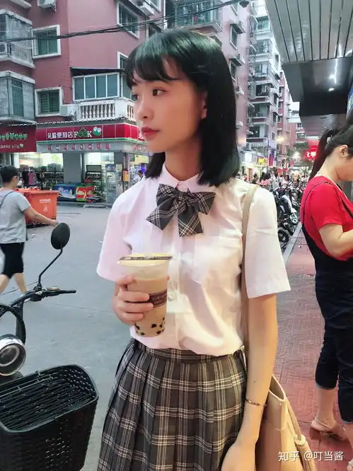 不论长相,什么身材或体型的女生穿jk制服好看能给出照片吗