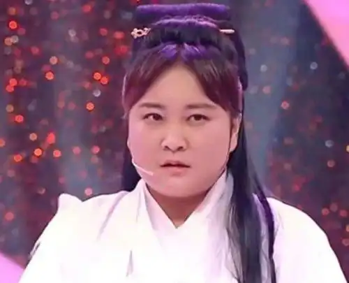 贾玲10年前照片真美,37岁的胖玲成过去时,网友瘦了就堪比整容