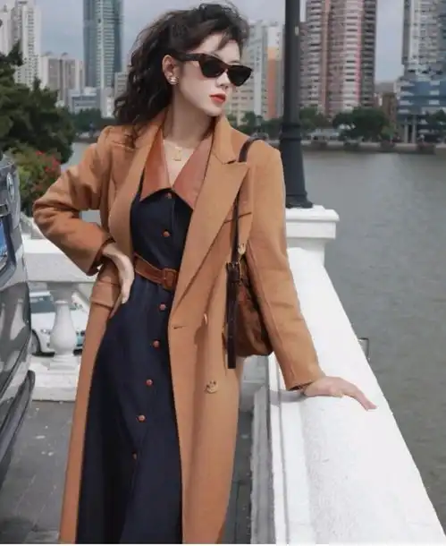 三四十岁的女人想提升品味,秋冬别错过大衣穿搭,简约大气又高级