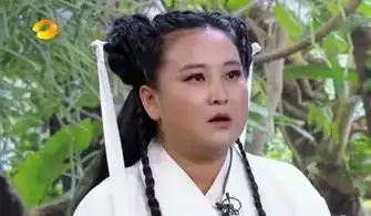 看了贾玲瘦时候的照片,网友真是个标致的美人