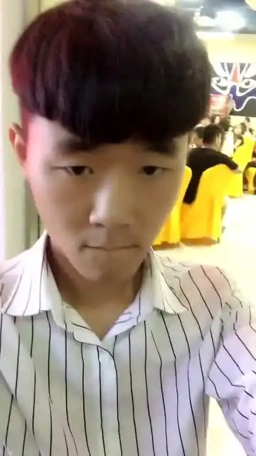 当小伙唱卡路里的那刻,杨超越都快哭了