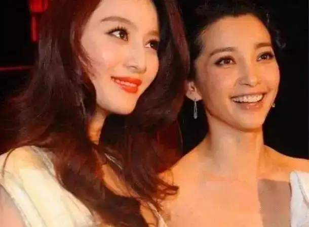 被冰冰苦苦打压十年的她,终于扬眉吐气美到巅峰,30年河东30年河西啊