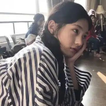 气质网红女生微信头像