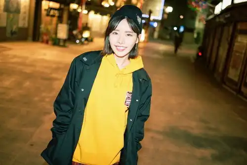 吃货女孩遇见街头深田咏美