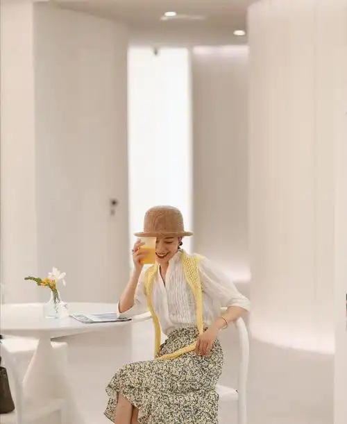 四十岁女人这样穿,简约时尚又显年轻,让你每天穿搭不重样