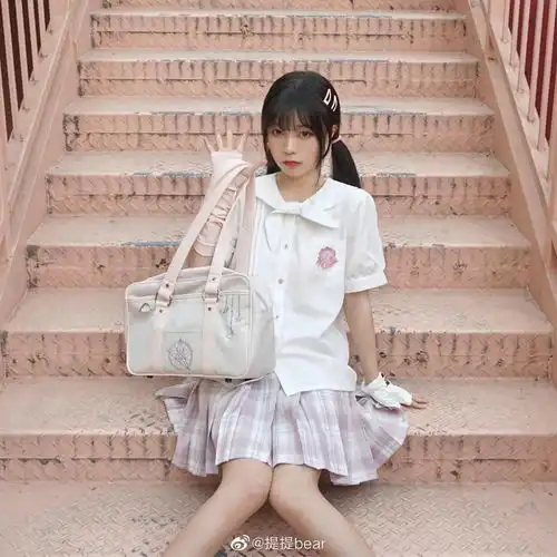 jk制服可爱少女双马尾