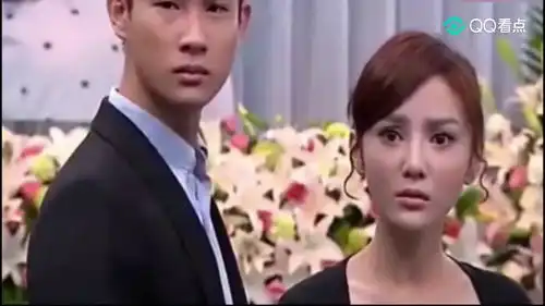 千金小姐参加自己的祭拜会,在场人的表情简直像是吃到了屎