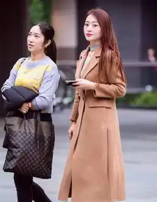 街拍这对好闺蜜,颜值和背影都有得一拼
