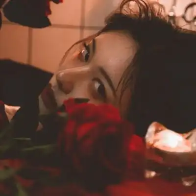 七漆女头带花唯美文艺