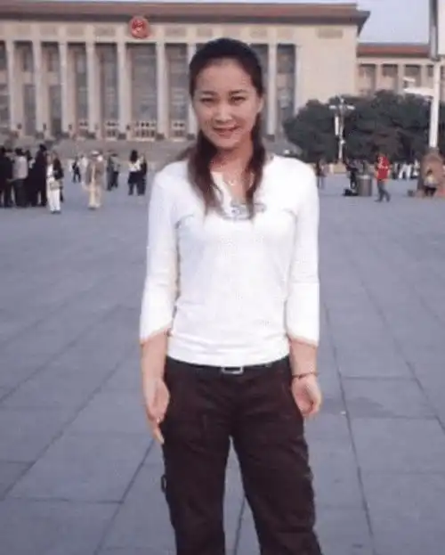 什么叫一胖毁所有7年前贾玲与王源合照,瘦的贾玲不当偶像都亏了