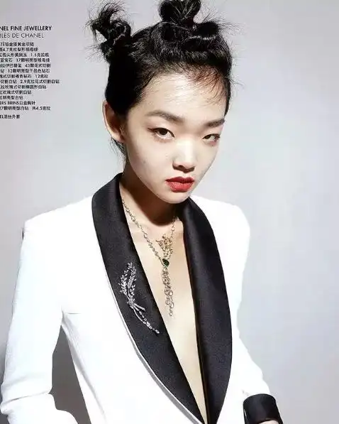 长相酷似阿凡达,这个长着高级脸的模特,引起了网友们的热议...