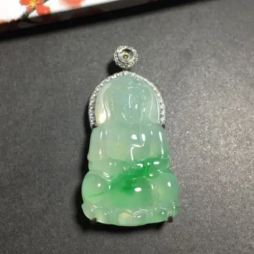 糯冰种飘绿观音吊坠