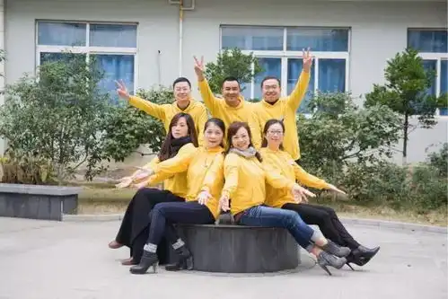 昆阳二中87级2班的一群男女开同学会现场照流出