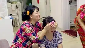 婆婆真是太配合了,老公的表情亮了