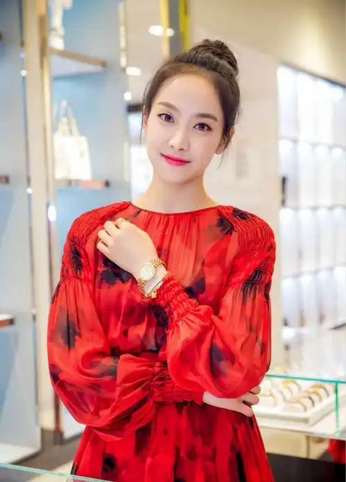 女神宋茜红色印花连衣裙,朦胧的感觉,温柔婉约