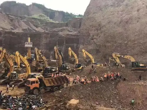 缅甸翡翠矿山实景拍摄,一车原石送达数百人哄抢