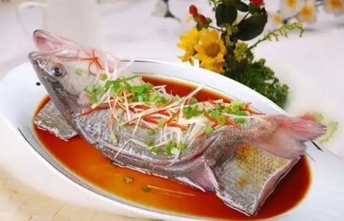 清蒸鲈鱼的制作方法,味道鲜美,简单易学,营养丰富腌制